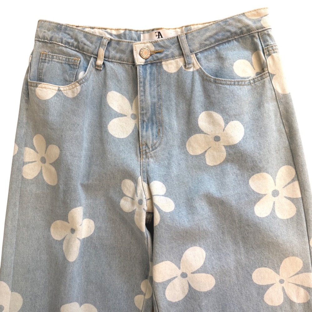 Flying Angel Daisy Floral Print Wide Leg Jeans Light Wash Blue White Size 13/31 - Picture 3 of 9